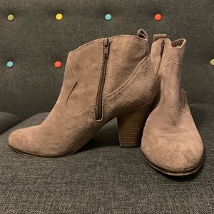 Steve Madden taupe booties